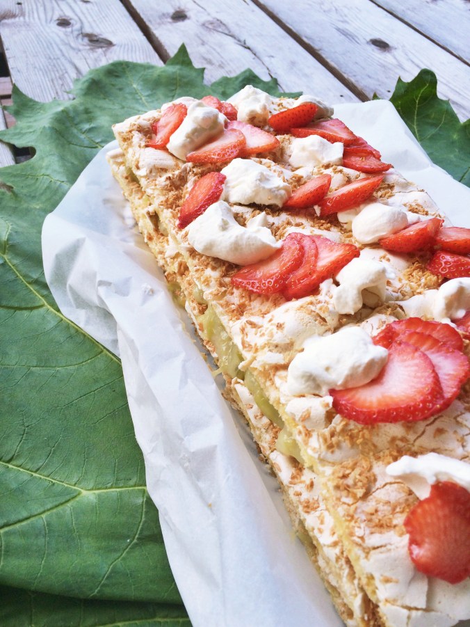 Paras Britakakku terassilla lehdellä