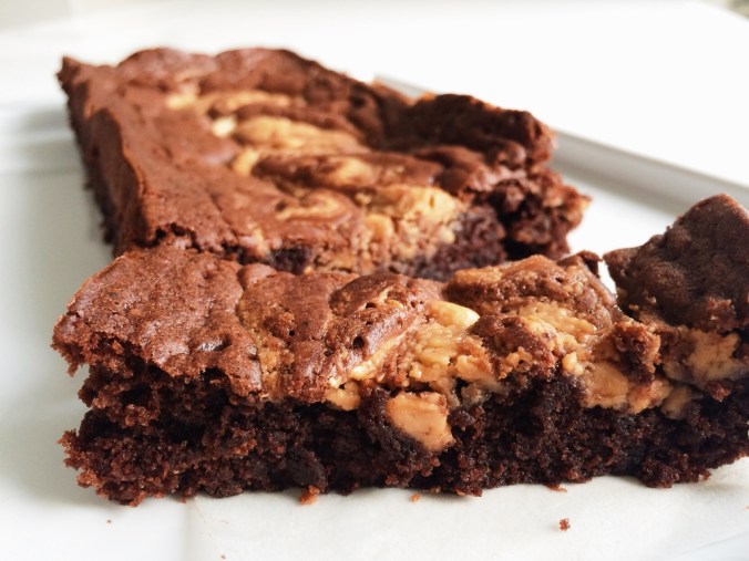 Täyden tavaran brownies