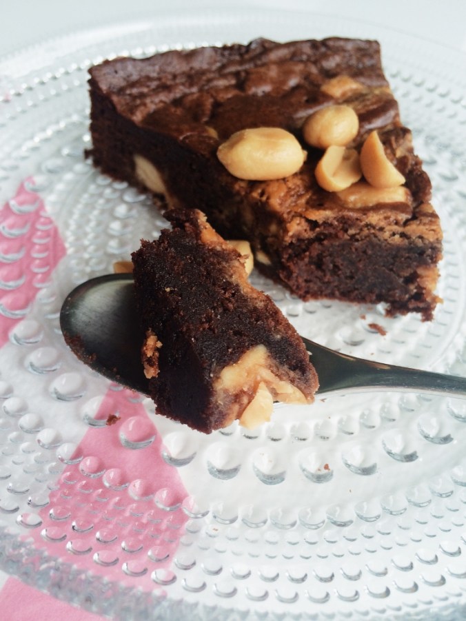 Täyden tavaran brownies