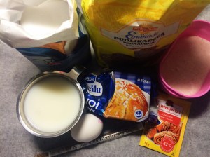 Ystävälliset minilaskiaispullat (14)