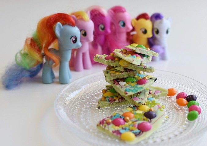 Värikäs valkosuklaa (6)