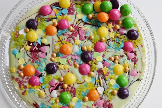 Värikäs valkosuklaa (7)